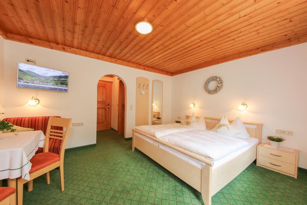 Haus Spieleck Bed & Breakfast ซาลบาคฮินเทอร์เกลมม์ ภายนอก รูปภาพ